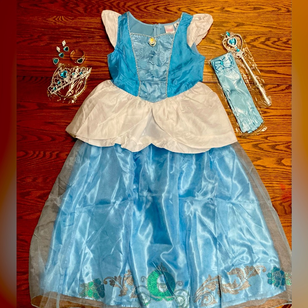 👑DISNEY PRINCESS🩵CINDERELLA🩵2pc Dress with accessories SZ 8-10 ✨NEW✨